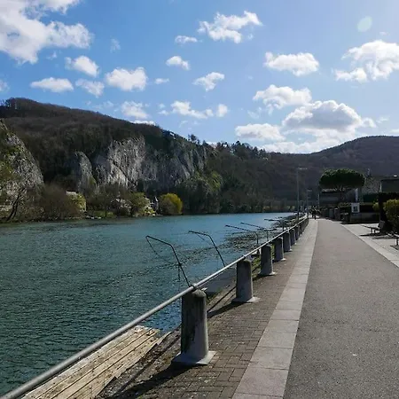 Terra - A Deux Pas Du Bord De Meuse Entre Namur Et Dinant